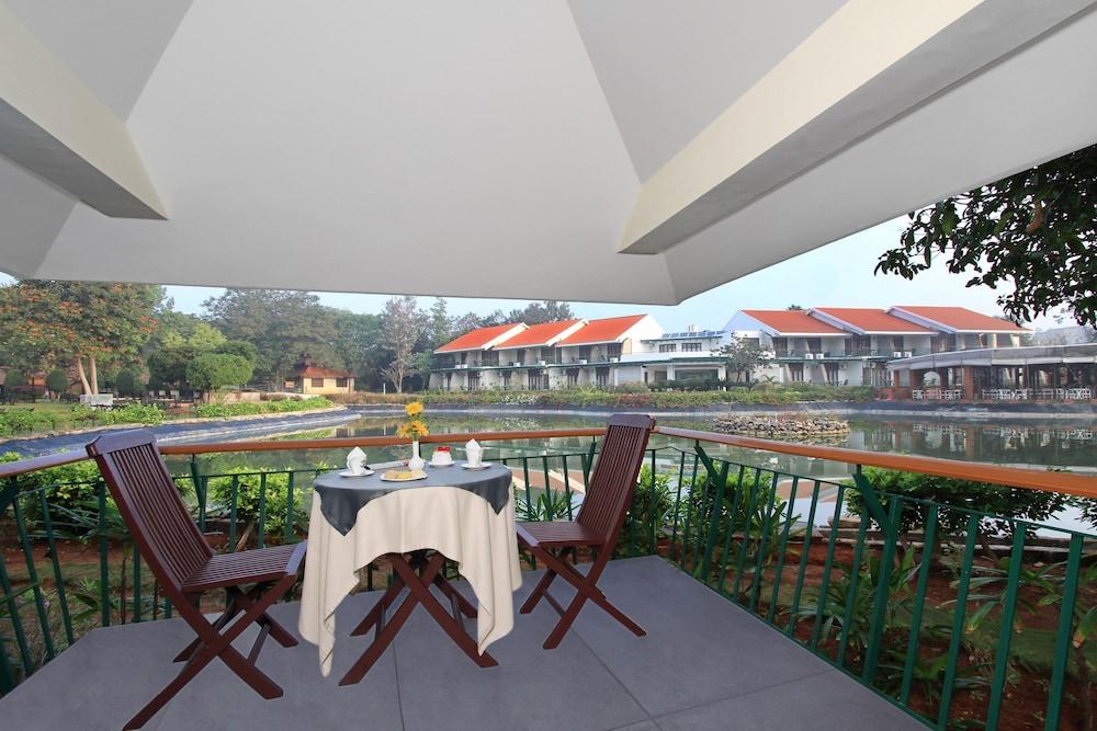 Silent Shores Resort & Spa Mysore Esterno foto