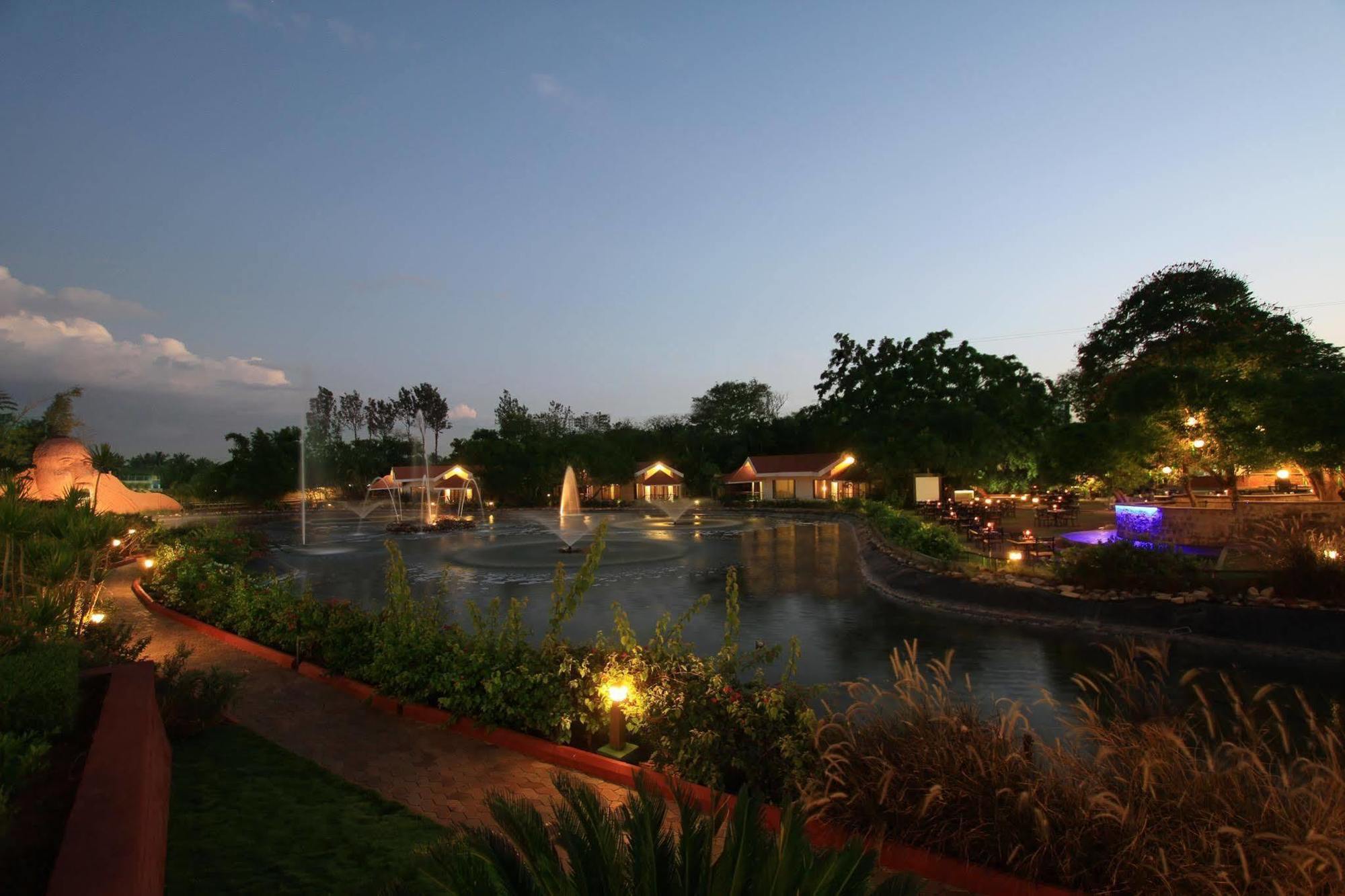 Silent Shores Resort & Spa Mysore Esterno foto